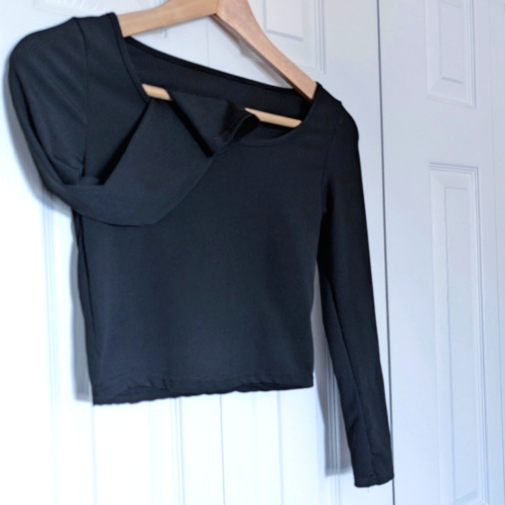 Girls Autumn Black Long Sleeve Top. Like-new. Size 11 Yr.